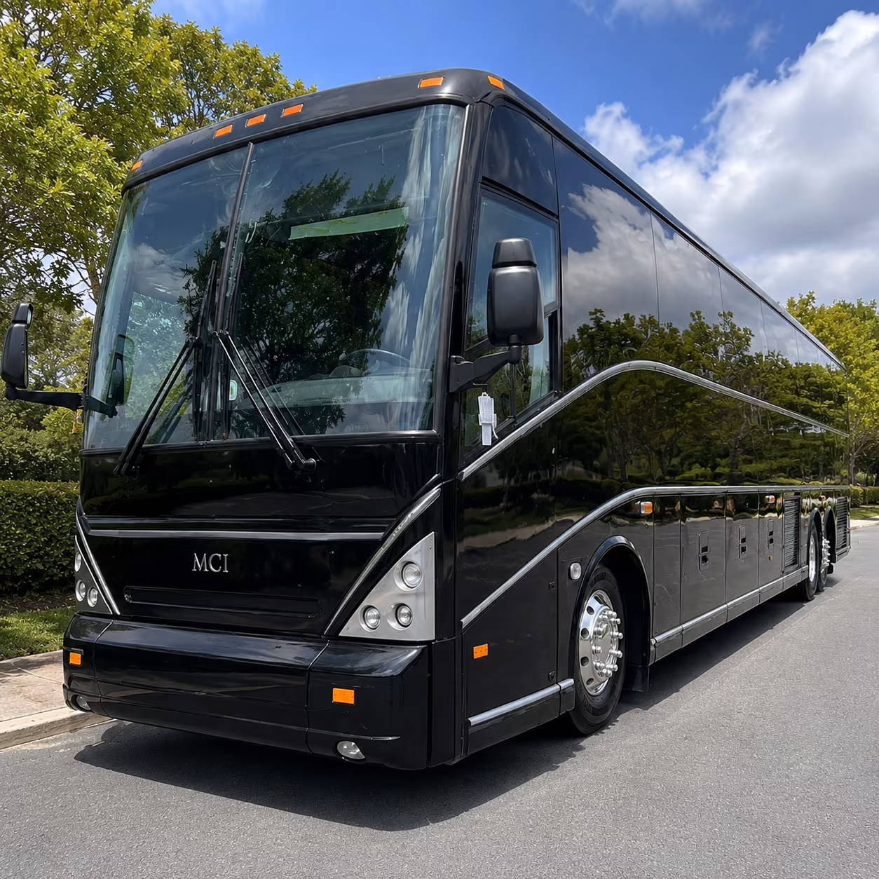 ada accessible field trip buses available for independence schools