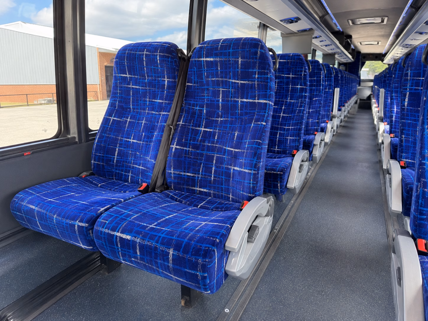 vineyard shuttle buses to augusta weston and the surrounding wine country